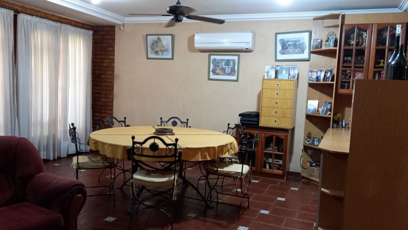 VENTA - Fracción En PILAR Con CASA DE CATEGORÍA