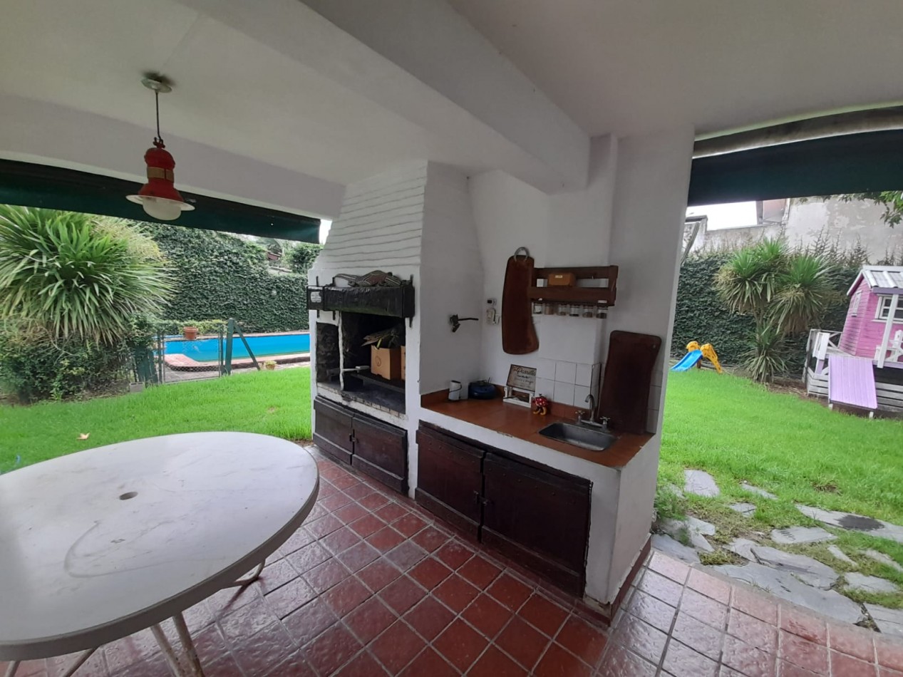 Gran Casa 6 Dormitorios En 3 Lotes Con Piscina Bella Vista