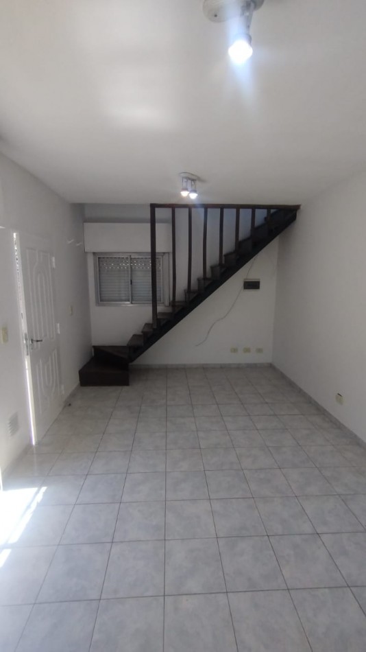Departamento En PH Dos Ambientes Con Patio - Apto Credito