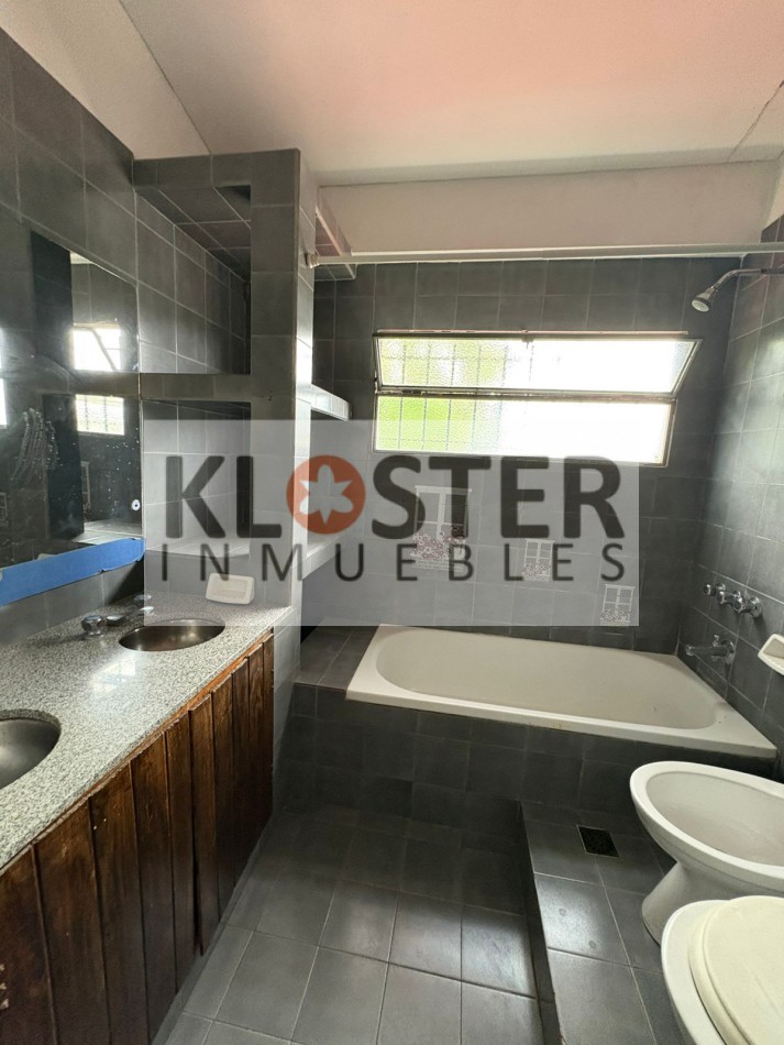 Gran Casa 6 Dormitorios - En 3 Lotes Con Piscina Bella Vista