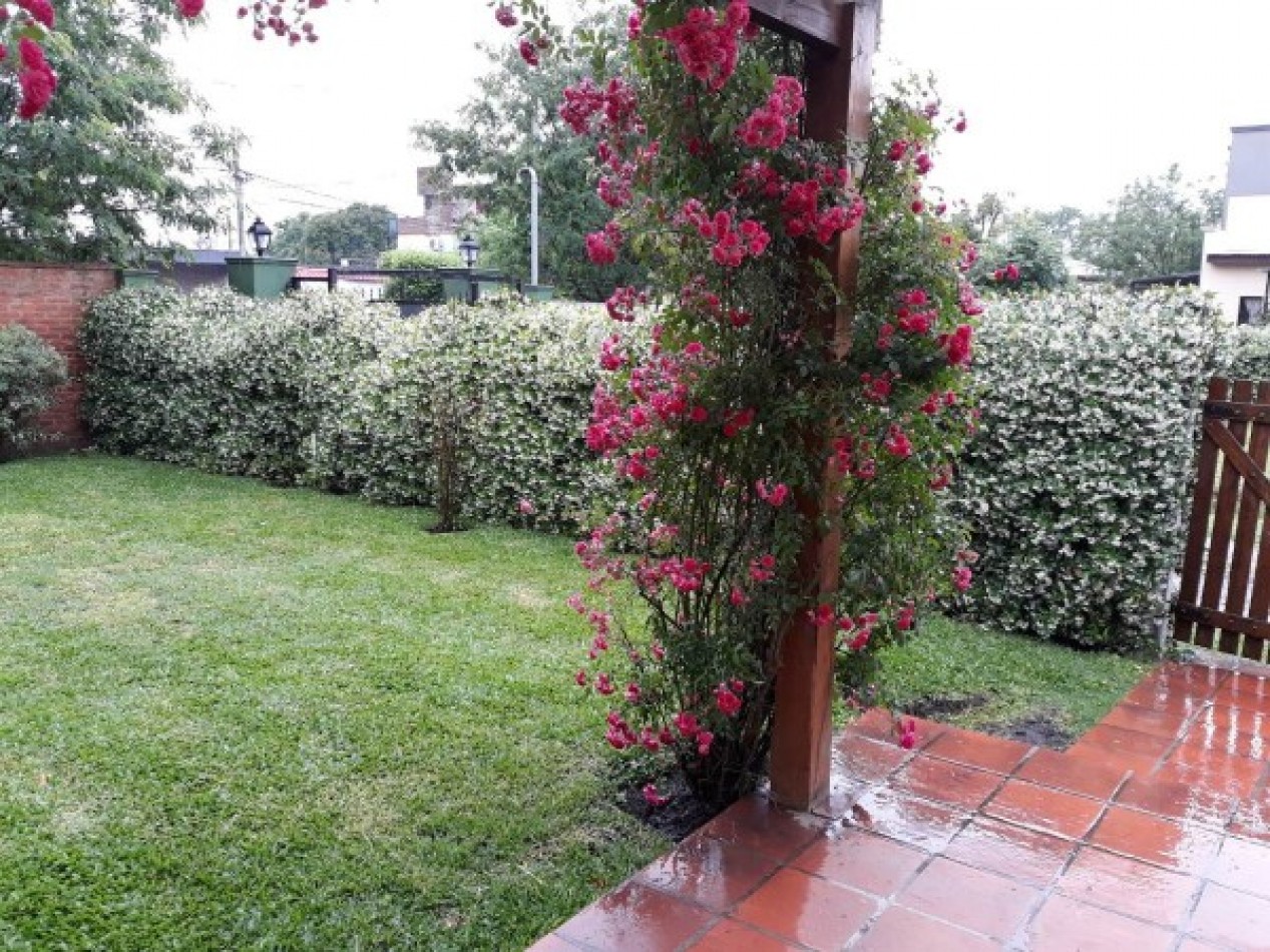 Casa en barrio cerrado pequeno 