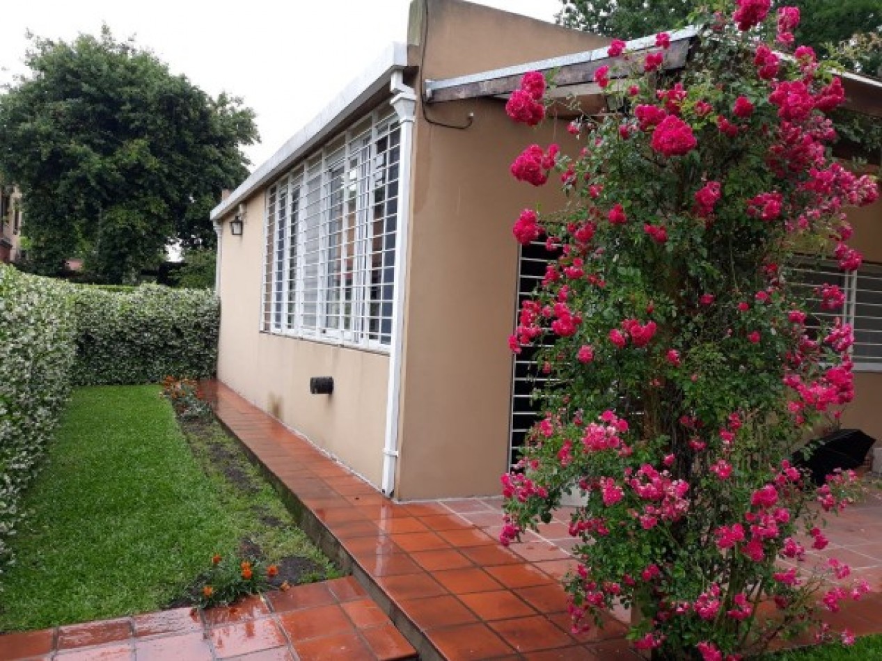 Casa en barrio cerrado pequeno 