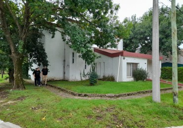 Casa 6 Dormitorios En 2 Lotes Con Pileta Hermoso Barrio De Bella Vista 